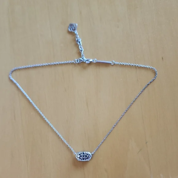 KENDRA SCOTT Elisa Pendant Necklace - Picture 4 of 10